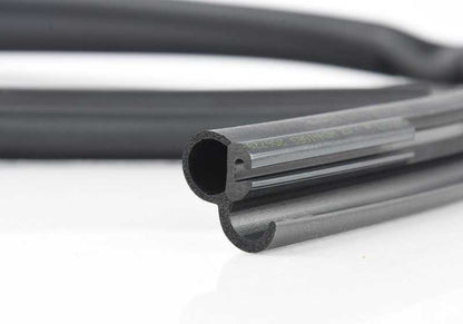 Junta de goma OEM 51767329384 para BMW X1 F48 (modelos: sDrive16d, 18i, 20i, xDrive20d, xDrive25i). Sello delantero capó. Original BMW.