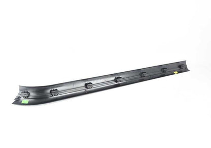 Tapa embellecedora interior derecha entrada OEM 51477339622 para BMW F21, F22, F23, F87. Original BMW.