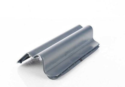 Tapa embellecedora trasera imprimada OEM 51128221586 para BMW E39. Pieza original BMW.