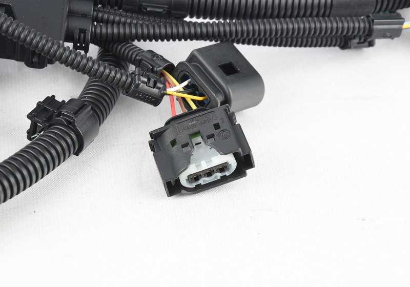 Cableado sensores motor OEM 12517641650 para BMW F30, F31, F32, F10. Arnés original de sensores del motor. Compatible con varios modelos BMW. Repuesto original BMW.