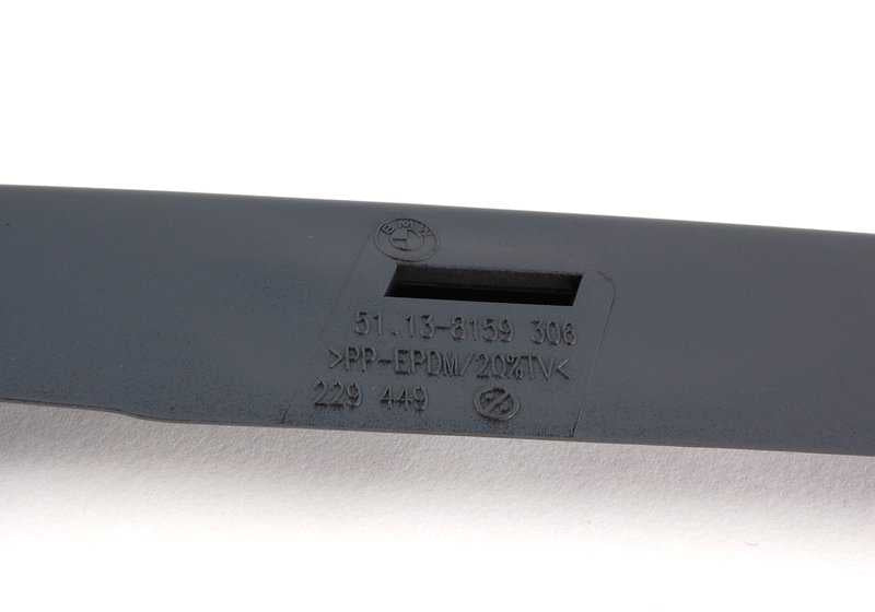 Moldura delantera derecha OEM 51138168810 para BMW E39. Original BMW.