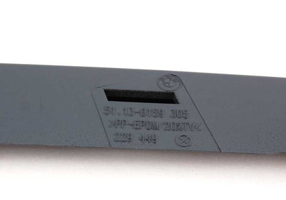 Cubierta embellecedora delantera izquierda OEM 51138168809 para BMW E39 (520d, 520i) todos los modelos compatibles. Original BMW.