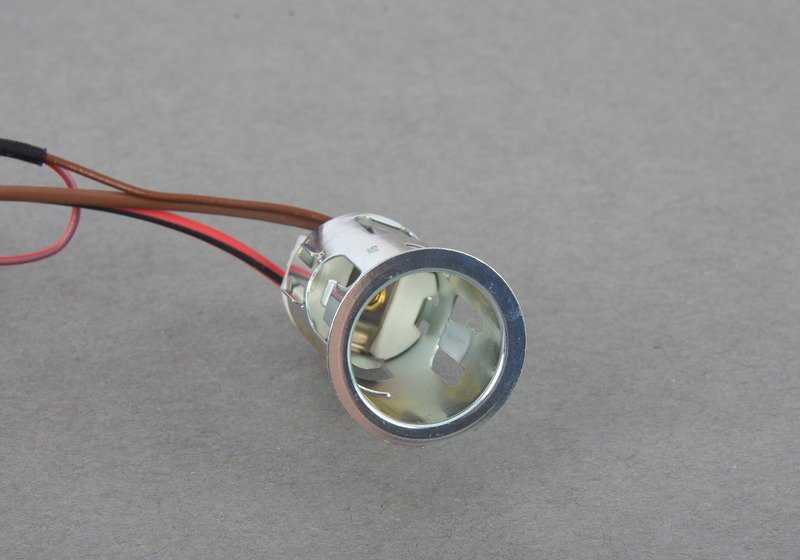 Plugue mais leve com LED para BMW F10, F11, F18, F06, F12, F13, I01, I12, I15, E70, F15, X6 (OEM 61349136468). BMW original.