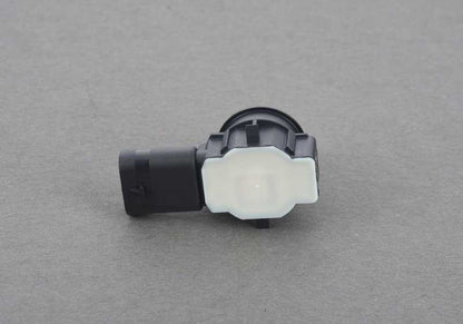 Sensor de parking (PDC) ultrasónico blanco Alpine OEM 66209261587 para BMW F20, F21, F22, F23, F30, F31, F32, F33, F34, F36, F80, F82, F83, F87. Original BMW.