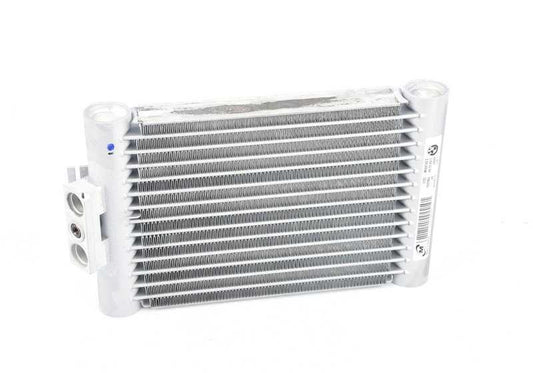 Radiador de aceite motor OEM 17217628056 para BMW F22, F30, F32, M235i Racing. Repuesto original BMW.