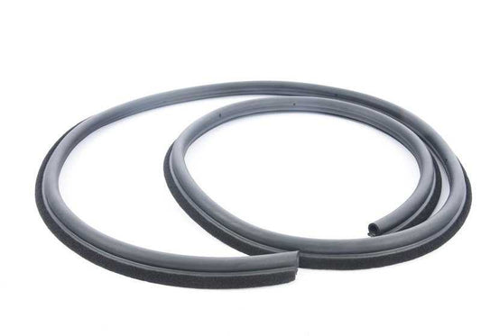 Protector de canto izquierdo OEM 51710032371 para BMW E30. Pieza original BMW. Ideal para moldura interior/techo lado conductor. Acabado en negro.