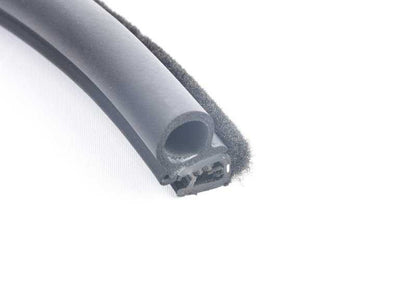 OEM 51710032371 Links singender Beschützer für BMW E30. Original BMW Stück. Ideal für Innenform-/Dachfahrerseite. Schwarzes Finish.