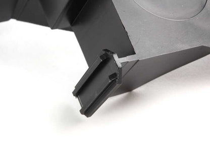 Soporte lateral derecho OEM 51117030620 para BMW E46. Recambio original BMW para la carrocería, pieza del lateral derecho compatible con todos los modelos BMW E46. Original BMW.