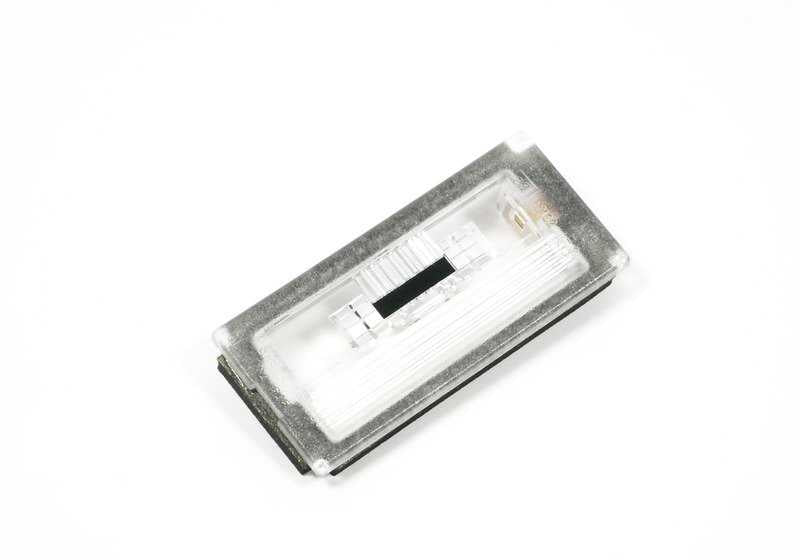 Pantalla luz matrícula OEM 51137113590 para BMW E46. Pieza original BMW.