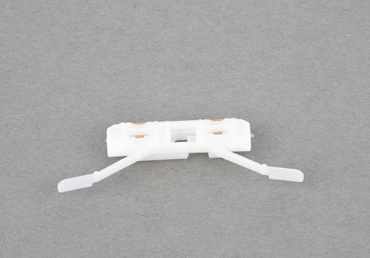 Clip guarnecido parabrisas OEM 51137321818 para BMW F34, F32, F33, F36, F82, F83, G26. Pieza original BMW.