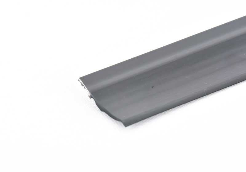 Burlete inferior de puerta derecha OEM 51703331192 para BMW X3 E83 y E83N. Original BMW.