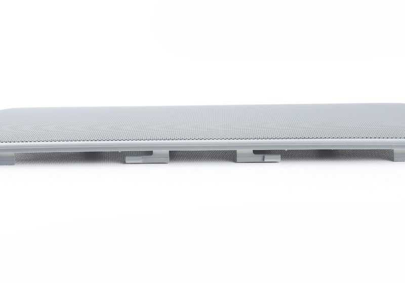 Embellecedor gris para subwoofer OEM 51438174160 para BMW Serie 7 E38 (725tds, 728i) con sistema Top Hi-Fi. Compatible con modelos de tracción trasera fabricados entre 1995 y 2001. Original BMW.