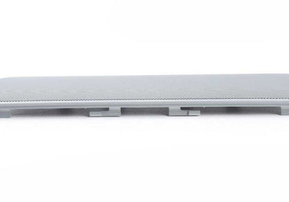 Embellecedor gris para subwoofer OEM 51438174160 para BMW Serie 7 E38 (725tds, 728i) con sistema Top Hi-Fi. Compatible con modelos de tracción trasera fabricados entre 1995 y 2001. Original BMW.