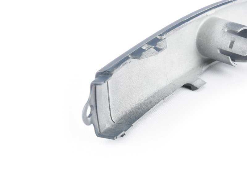 Moldura trasera imprimada derecha OEM 51127005934 para BMW E39. Original BMW.