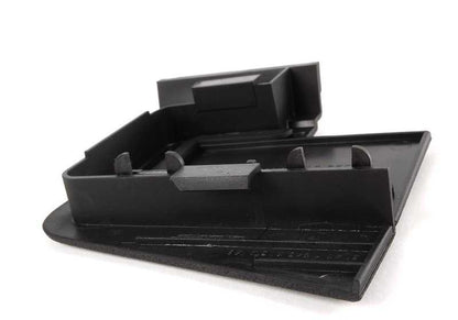 Tapa lateral izquierda OEM 51431945355 para BMW E30. Recambio original BMW. Ideal para cubrir componentes en la zona del maletero o carrocería.
