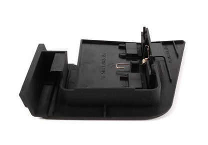 Tapa lateral izquierda OEM 51431945355 para BMW E30. Recambio original BMW. Ideal para cubrir componentes en la zona del maletero o carrocería.
