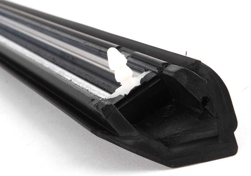 Moldura lateral trasera derecha OEM 51131965106 para BMW E30. Original BMW.