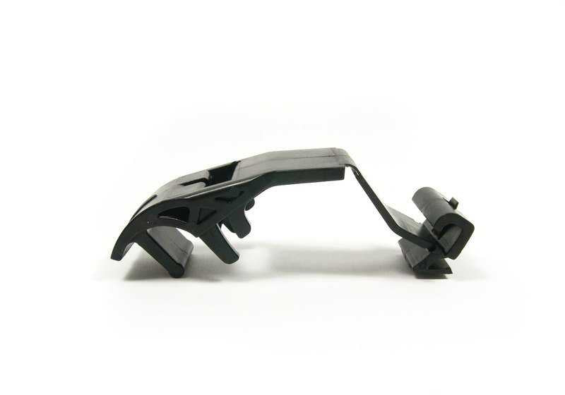 Soporte superior OEM 17111723341 para BMW E36 (316i, 316g, CA modelos) y Z3. Pieza original BMW. Ideal para fijar componentes del sistema de refrigeración. Compatible con modelos del 1990 al 2000.