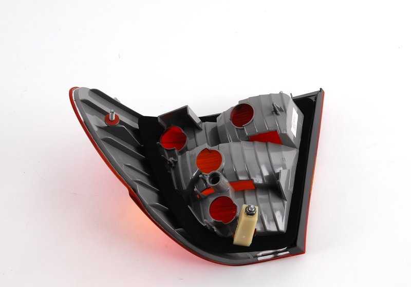 Piloto trasero lateral izquierdo OEM 63216946533 para BMW E46 (Sedán y Touring). Original BMW.