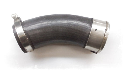 Tubo de admisión turbo (Ladeluftleitung) OEM 11618579895 para BMW G30, G31, G11, G12, G05, G06, G07. Compatible con motores B57S. Original BMW.