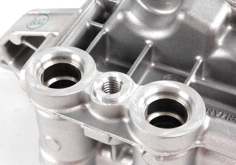 Logement de thermostat avec thermostat OEM 11427573212 pour BMW E82, E88, E90, E91, E92, E93, E60, E61, F06, F12, F02, E84, F25, E89. BMW d'origine.