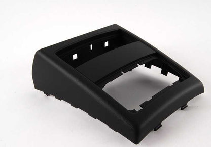Embellecedor trasero OEM 51167145681 para BMW Serie 3 {E90, E90N, E91, E91N}. Pieza original BMW.
