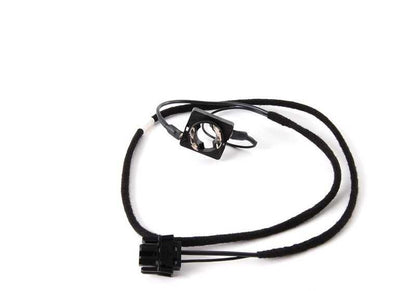 OEM 542163055 left contact connector for BMW E36 (318i, 320i, all engines and transmissions) and BMW Z3. Original BMW piece. Ideal for replacement in hard roof electrical system.