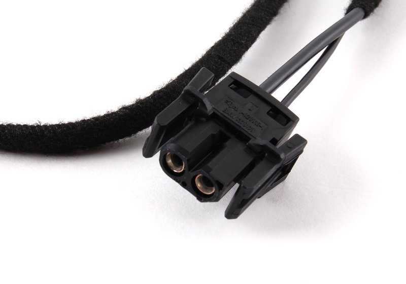 OEM 542163055 left contact connector for BMW E36 (318i, 320i, all engines and transmissions) and BMW Z3. Original BMW piece. Ideal for replacement in hard roof electrical system.
