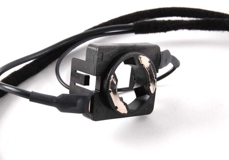 OEM 542163055 left contact connector for BMW E36 (318i, 320i, all engines and transmissions) and BMW Z3. Original BMW piece. Ideal for replacement in hard roof electrical system.