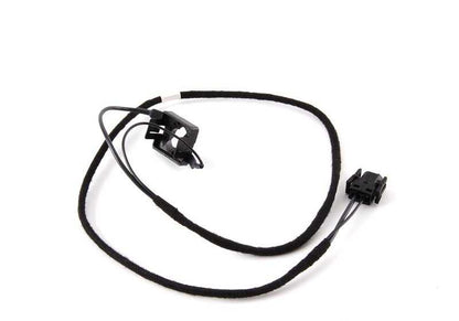 OEM 542163055 left contact connector for BMW E36 (318i, 320i, all engines and transmissions) and BMW Z3. Original BMW piece. Ideal for replacement in hard roof electrical system.