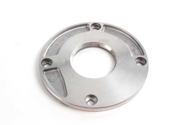 Tapa de bomba de aceite OEM 11141714613 para BMW E30 316i. Compatible con versiones con motor M40. Original BMW.