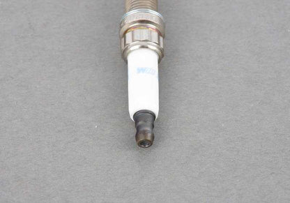 Bujía High Power OEM 12120054451 para BMW F07, F90, F01, F02, F91, F92, F93, F15, F16. Compatible con modelos como 550i xDrive, M5, 750i. Original BMW.