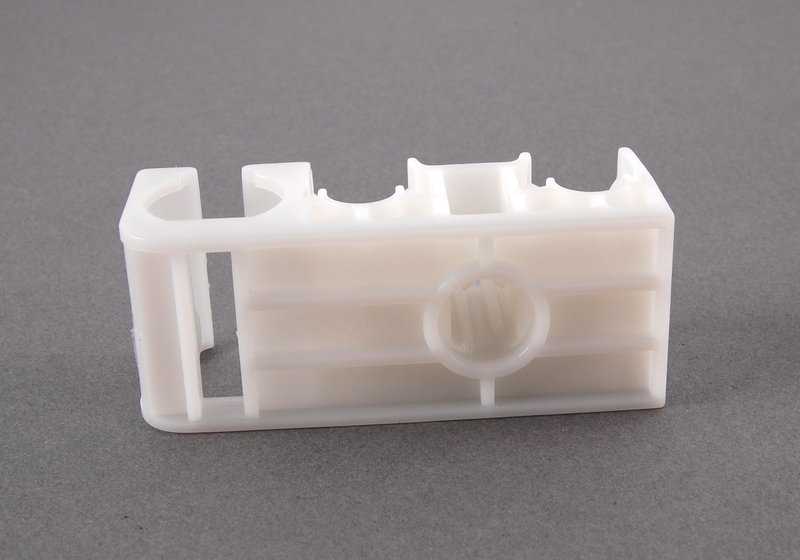 Soporte de tubería de combustible OEM 16121182658 para BMW E39, E38. Original BMW.