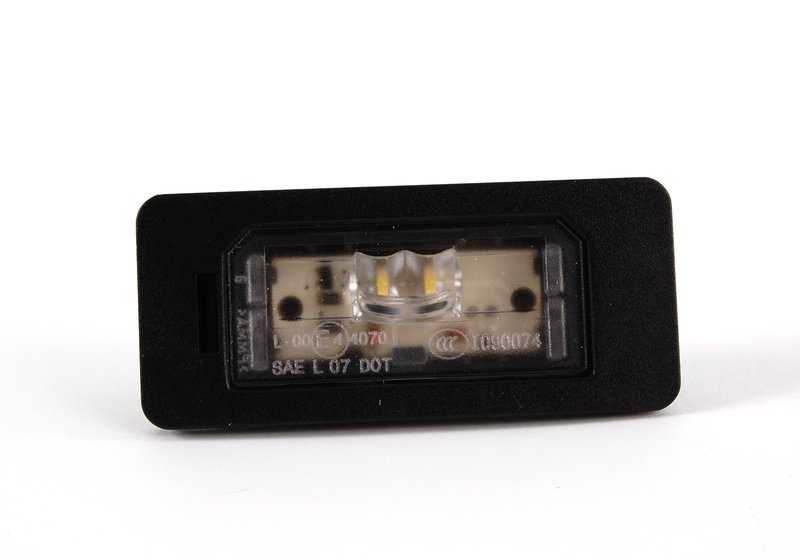 Luz LED de matrícula OEM 63267193293 para BMW E82, E88, F22, F23, F44, F45, F46, F87, E90, E91, E92, E93, F30, F31, F34, F80, G20, G21, G28, F32, F33, F36, F82, F83, G26, F10, F11, E84, F48, F25, G01, F26, E70, F15, G05, F85, E71, E72, F16, F86, F96
