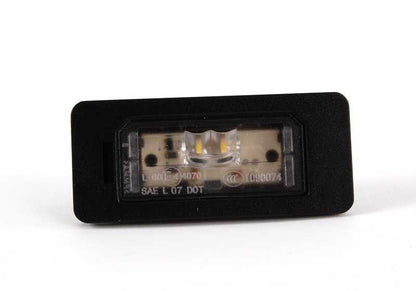 Luz LED de matrícula OEM 63267193293 para BMW E82, E88, F22, F23, F44, F45, F46, F87, E90, E91, E92, E93, F30, F31, F34, F80, G20, G21, G28, F32, F33, F36, F82, F83, G26, F10, F11, E84, F48, F25, G01, F26, E70, F15, G05, F85, E71, E72, F16, F86, F96