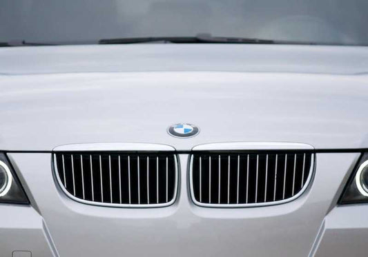 Rejilla de adorno derecho OEM 51137120010 para BMW Serie 3 E90, E91 (2004-2008). Original BMW.