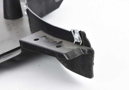 Left cover of the OEM fuel tank 51757185135 for BMW F01 (730d, 730i, 740d, 740i, 750i) and F02. Compatible with models from 2008 to 2012. Original BMW piece.