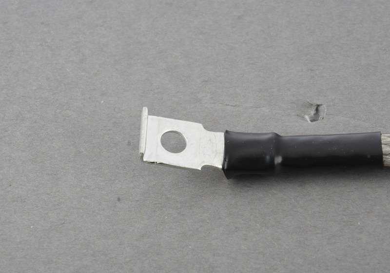 Cable de masa OEM 12427551559 para BMW E60, E61, E63, E64. Compatible con versiones 520i, 523i con motores M54 y N52. Apto para cambio manual y automático. Original BMW.