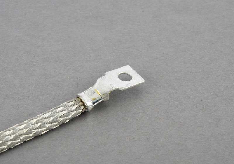 Cable de masa OEM 12427551559 para BMW E60, E61, E63, E64. Compatible con versiones 520i, 523i con motores M54 y N52. Apto para cambio manual y automático. Original BMW.