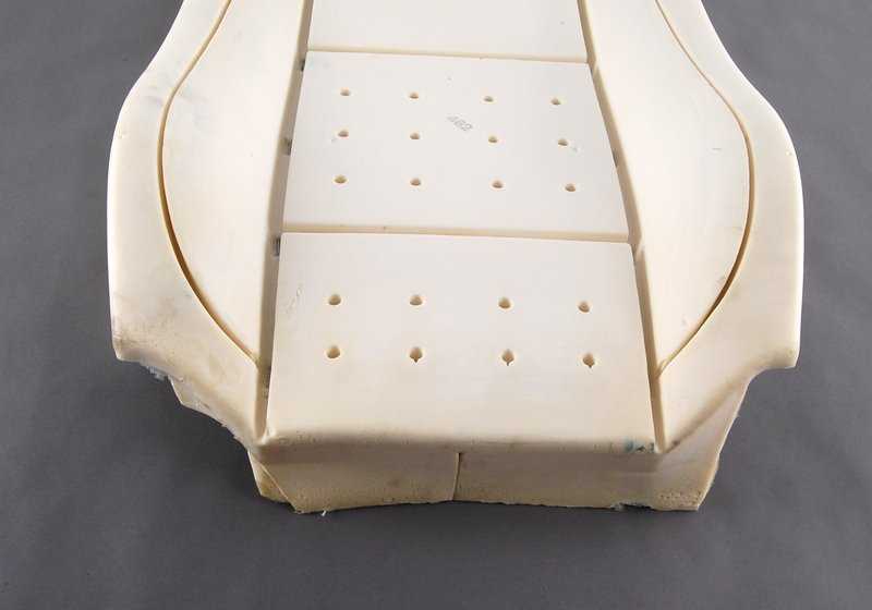 Respaldo derecho asiento OEM 52108266700 para BMW E46 318Ci {BP71,BP72,BP81,BP82,BW71,BW72,BW81,BW82,BY71,BY72}. Repuesto original BMW.