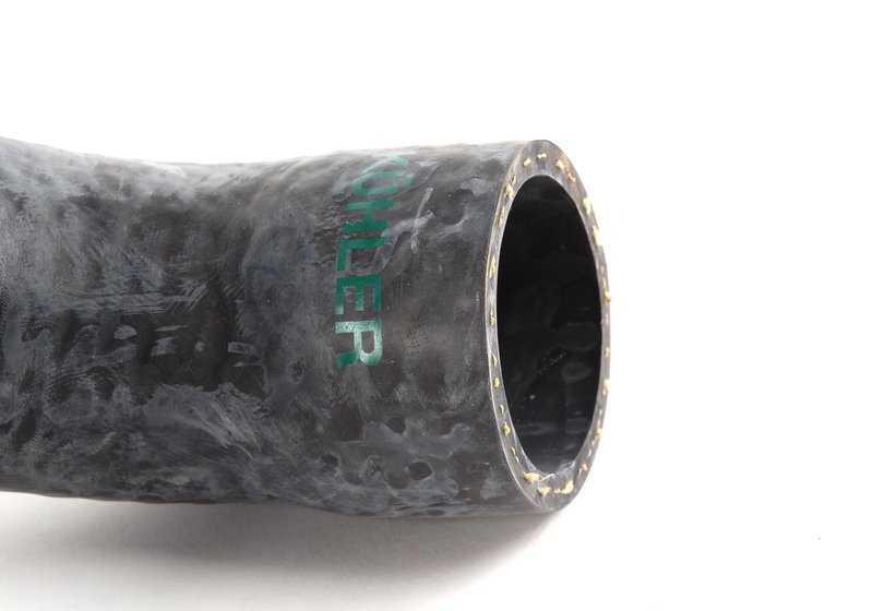 Manguera de refrigeración OEM 11531309680 para BMW E30. Original BMW. Ideal para solucionar fugas o renovar el sistema de refrigeración de tu vehículo.