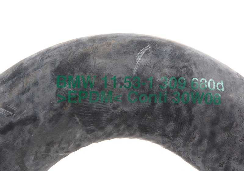 Manguera de refrigeración OEM 11531309680 para BMW E30. Original BMW. Ideal para solucionar fugas o renovar el sistema de refrigeración de tu vehículo.