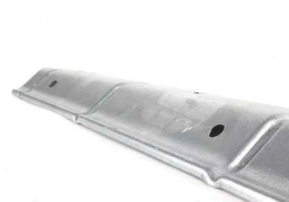 Protetor térmico OEM 16111179429 para BMW E30 316i com motor M10 (modelos manuais e automáticos, tração traseira, 1982-1988). Peça original da BMW.