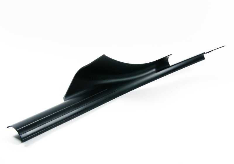 Embellecedor entrada puerta trasera izquierda OEM 51478204009 para BMW E39. Original BMW.