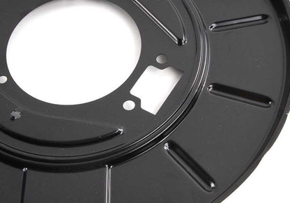 Protector salpicadero trasero derecho OEM 34212227130 para BMW E36. Pieza original BMW, ideal para proteger la zona del freno trasero. Compatibilidad garantizada solo con modelos BMW E36.