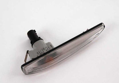 Luces intermitentes adicionales blancas derecha para BMW Serie 7 E65, E66 (OEM 63137164758). Original BMW.