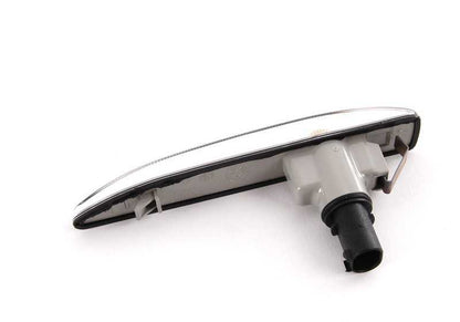 Intermitente lateral blanco izquierdo OEM 63137164757 para BMW E65, E66. Original BMW.