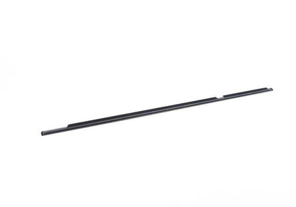 Cubierta exterior trasera derecha puerta OEM 51227897666 para BMW E60 (520d) todos los modelos compatibles. Color negro brillo. Original BMW.