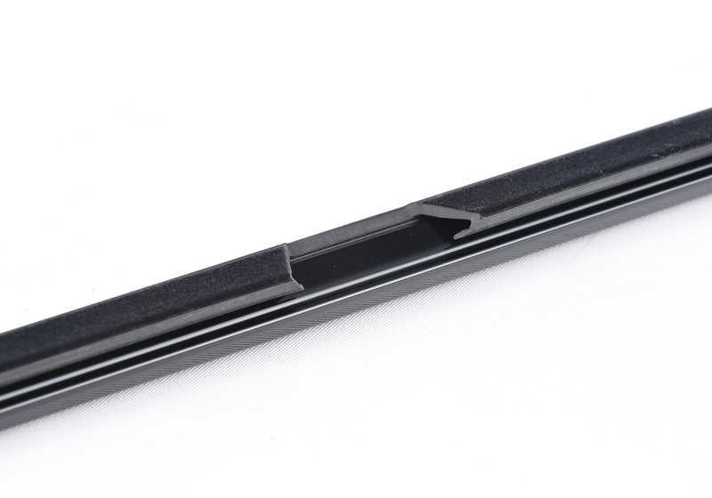 Cubierta exterior trasera derecha puerta OEM 51227897666 para BMW E60 (520d) todos los modelos compatibles. Color negro brillo. Original BMW.
