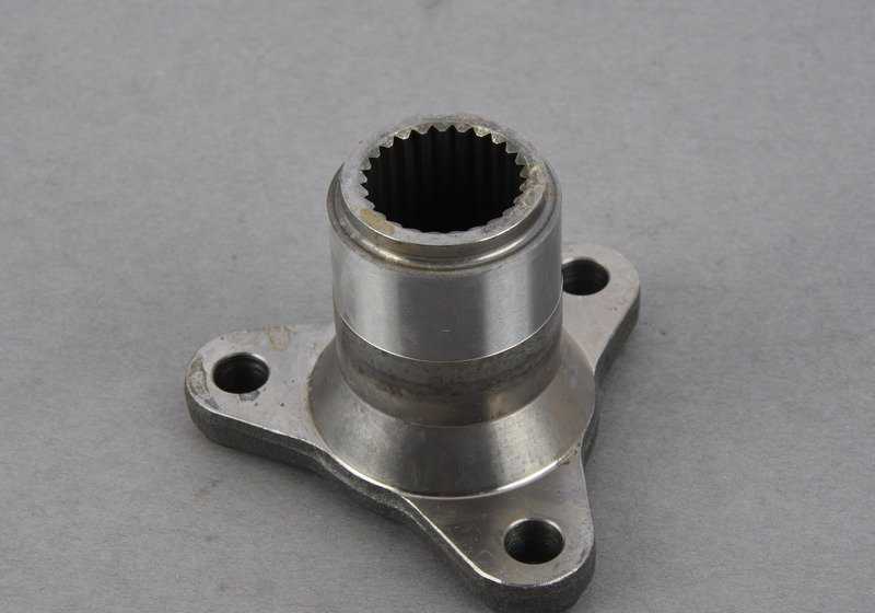 Brida de salida OEM 24211215731 para BMW E30, E28, E34. Original BMW.